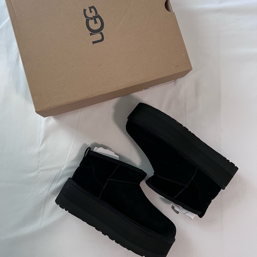 BRAND NEW NEVER WORN MINI UGGS